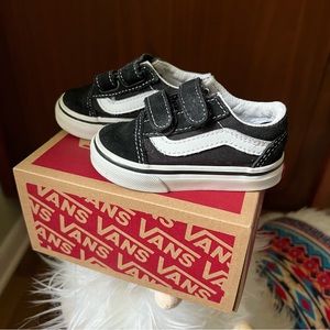 Baby Vans Old Skool V with Velcro Straps size 4